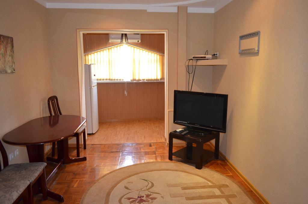 Apartment Near Rtsu Dushanbe Ruang foto